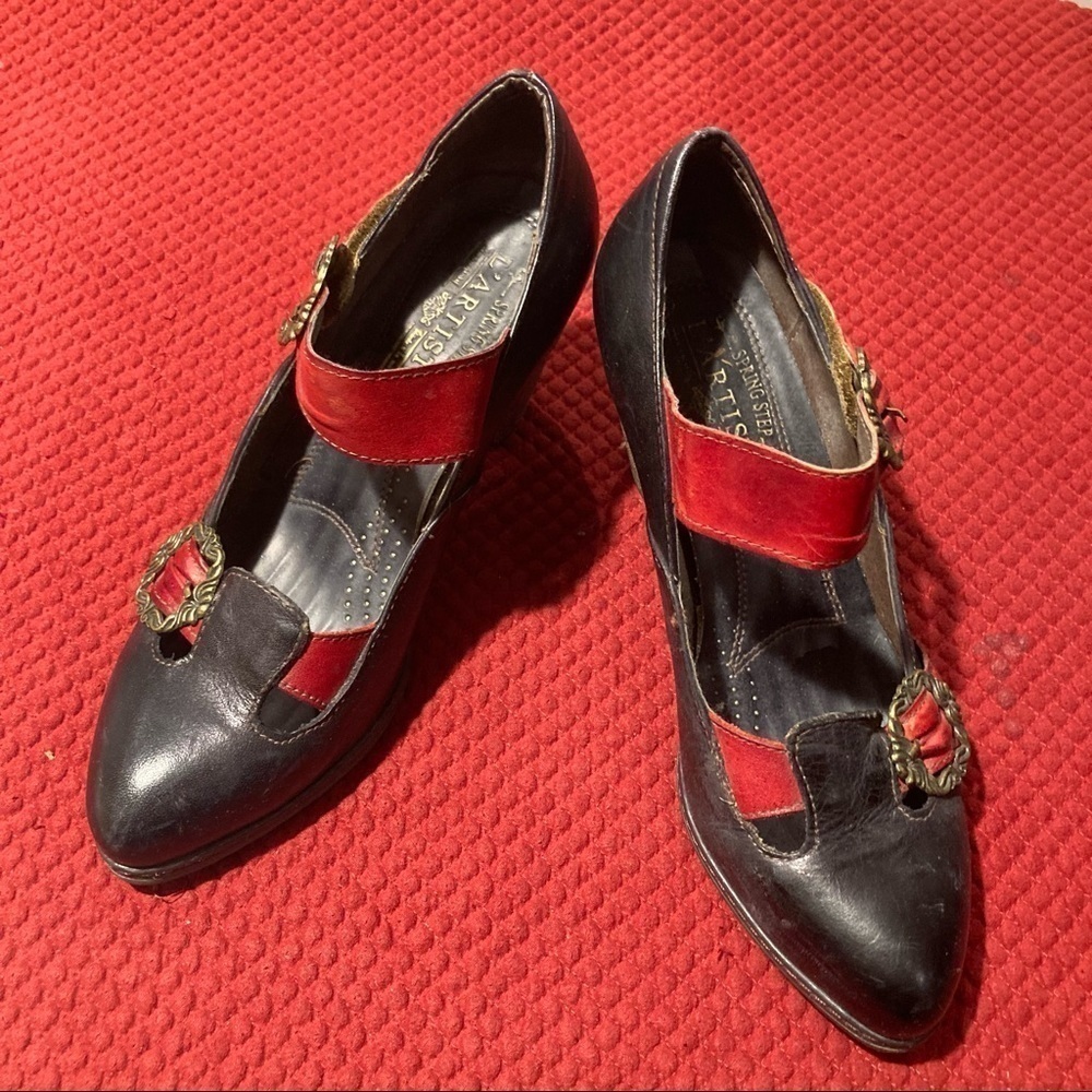 L’ARTISTE Sz 38 Spring Step Black  Red Accent Heeled Shoes Hook & Loop Closure